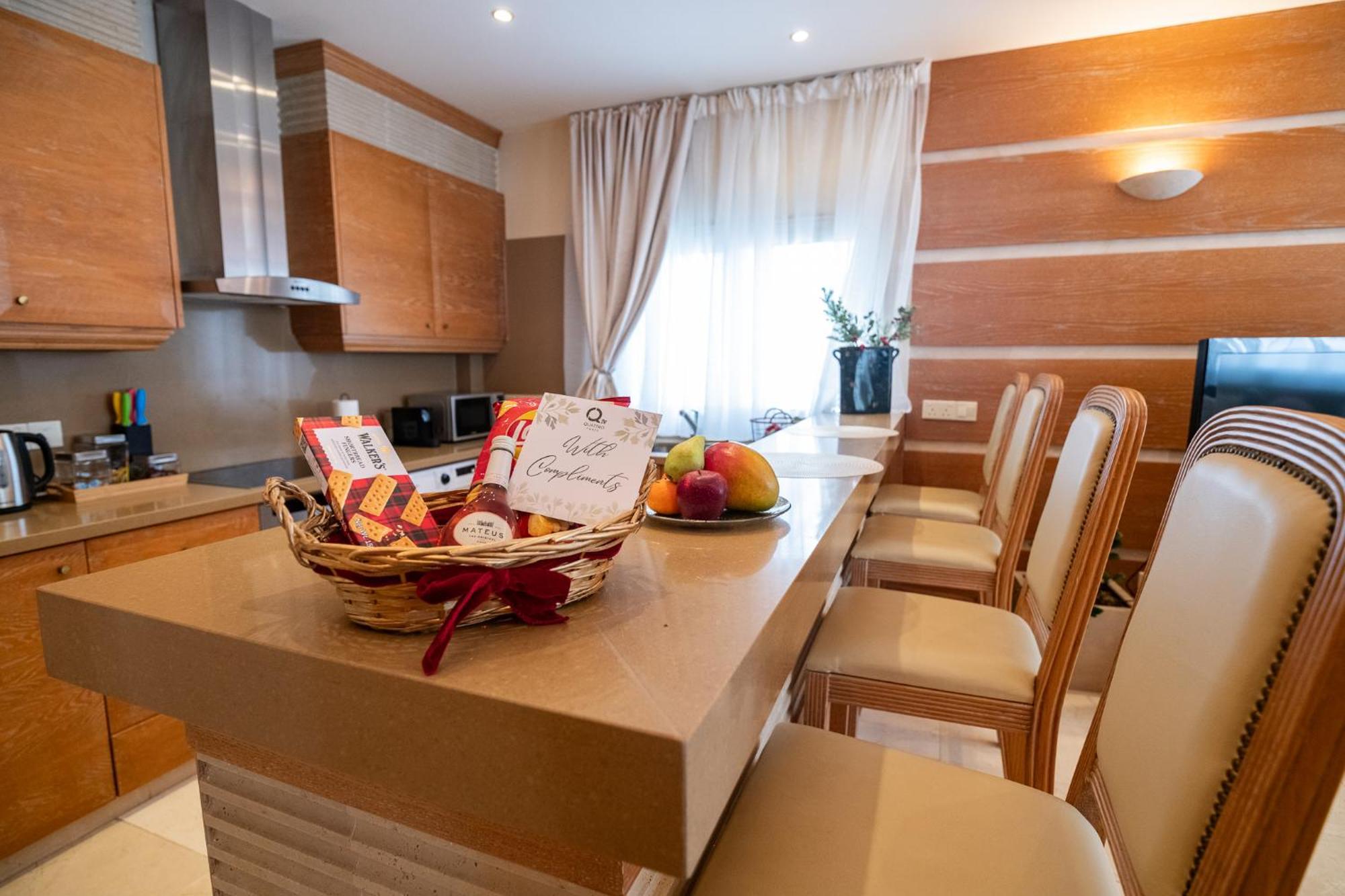 Quattro Beachfront Sea View Ap 4 Larnaca Dış mekan fotoğraf