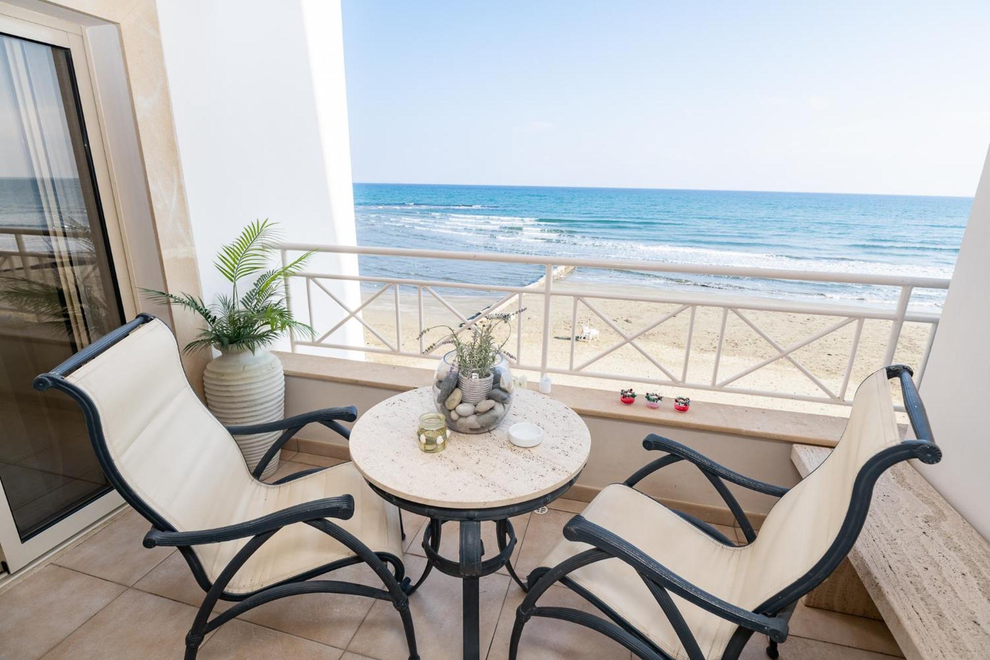 Quattro Beachfront Sea View Ap 4 Larnaca Dış mekan fotoğraf