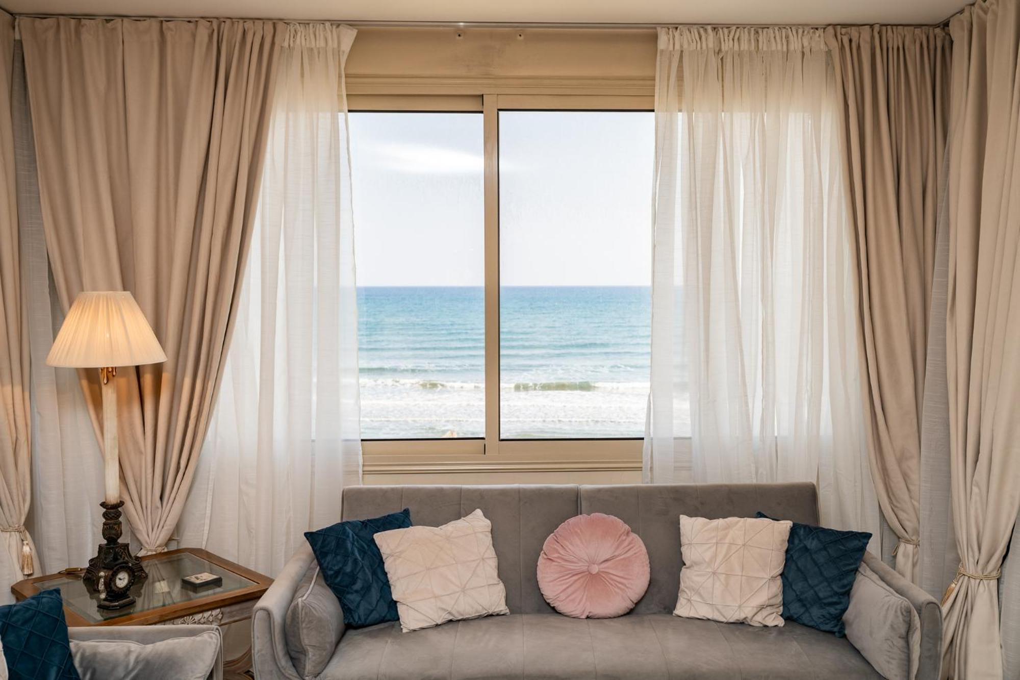 Quattro Beachfront Sea View Ap 4 Larnaca Dış mekan fotoğraf